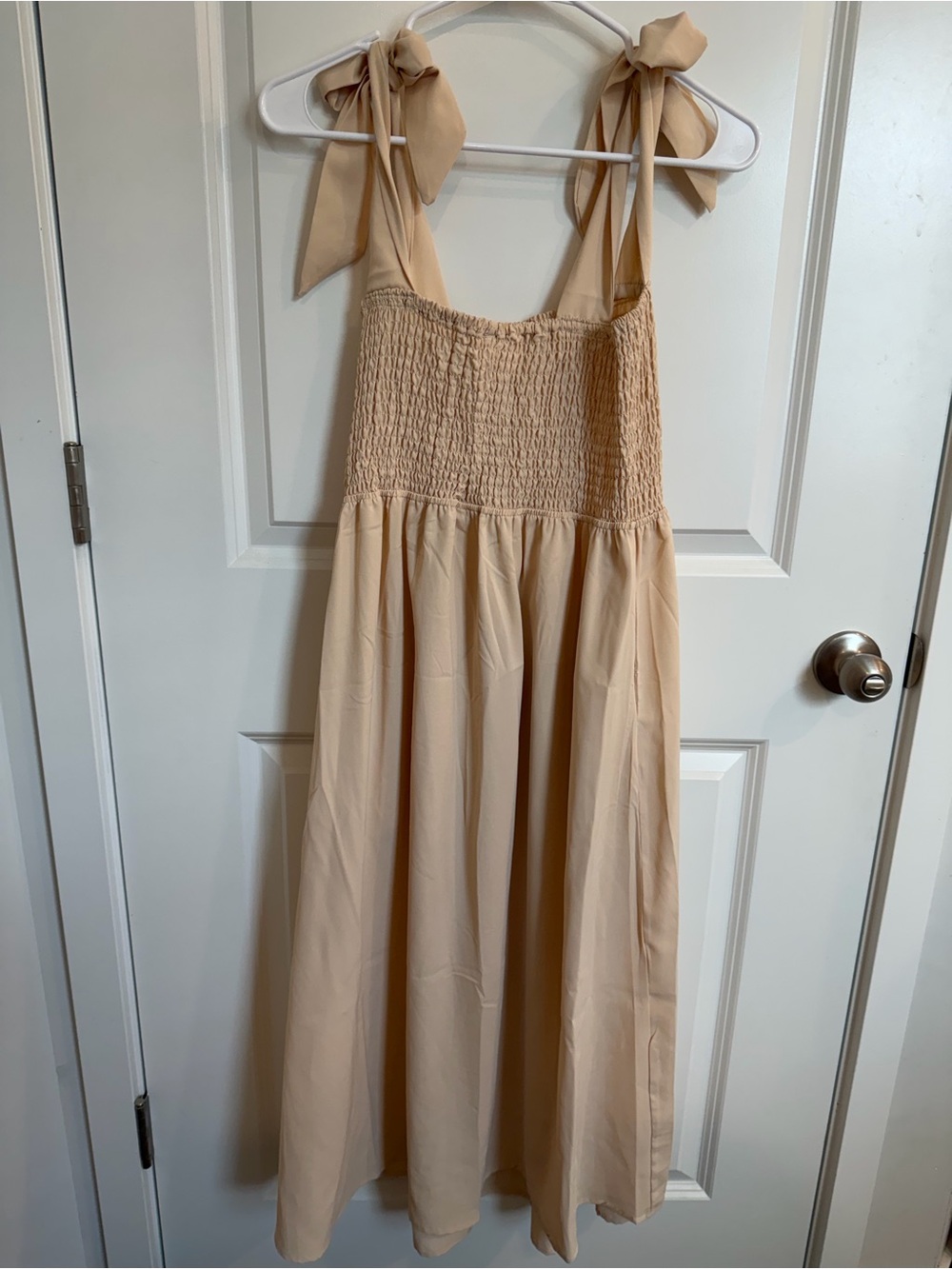 Women’s Cream Tie-Shoulder Smocked Sundress